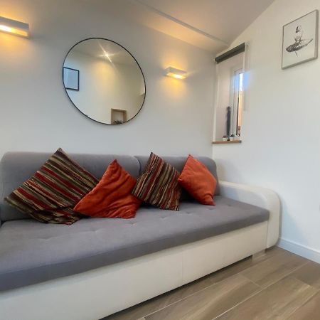 Lovely And Modern Studio Apartment. Borehamwood Ngoại thất bức ảnh