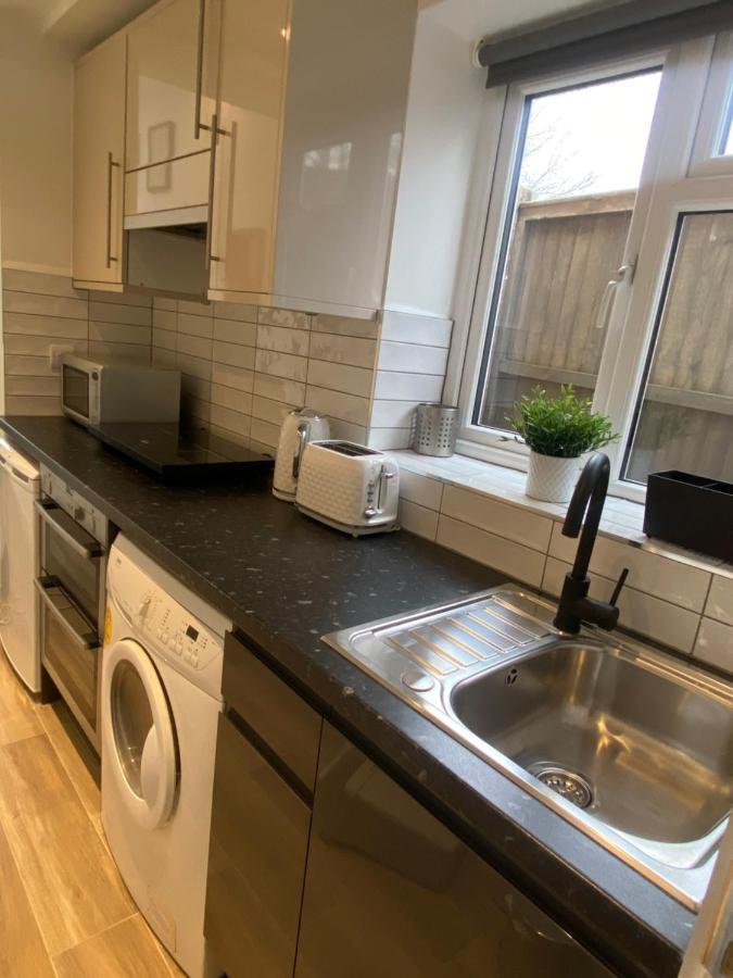 Lovely And Modern Studio Apartment. Borehamwood Ngoại thất bức ảnh