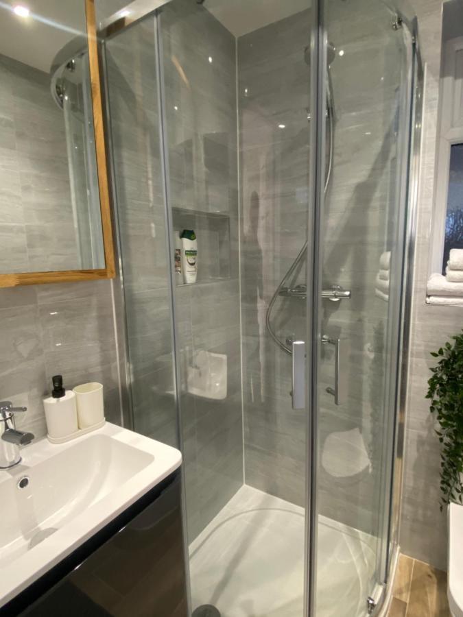 Lovely And Modern Studio Apartment. Borehamwood Ngoại thất bức ảnh