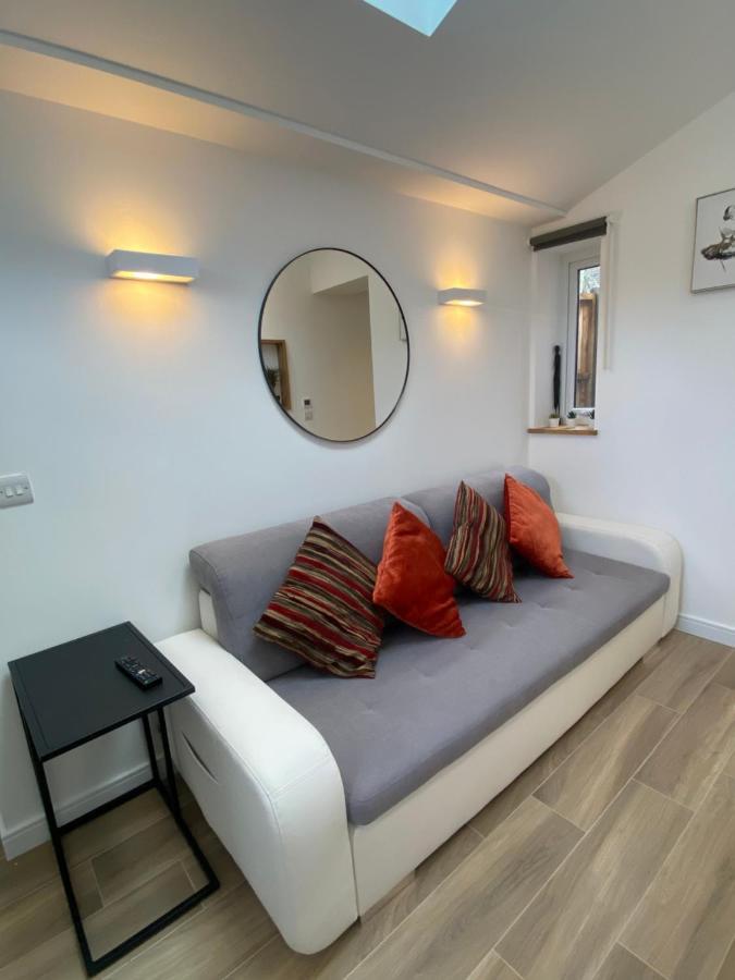 Lovely And Modern Studio Apartment. Borehamwood Ngoại thất bức ảnh