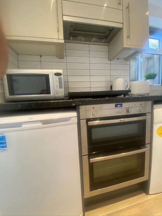 Lovely And Modern Studio Apartment. Borehamwood Ngoại thất bức ảnh