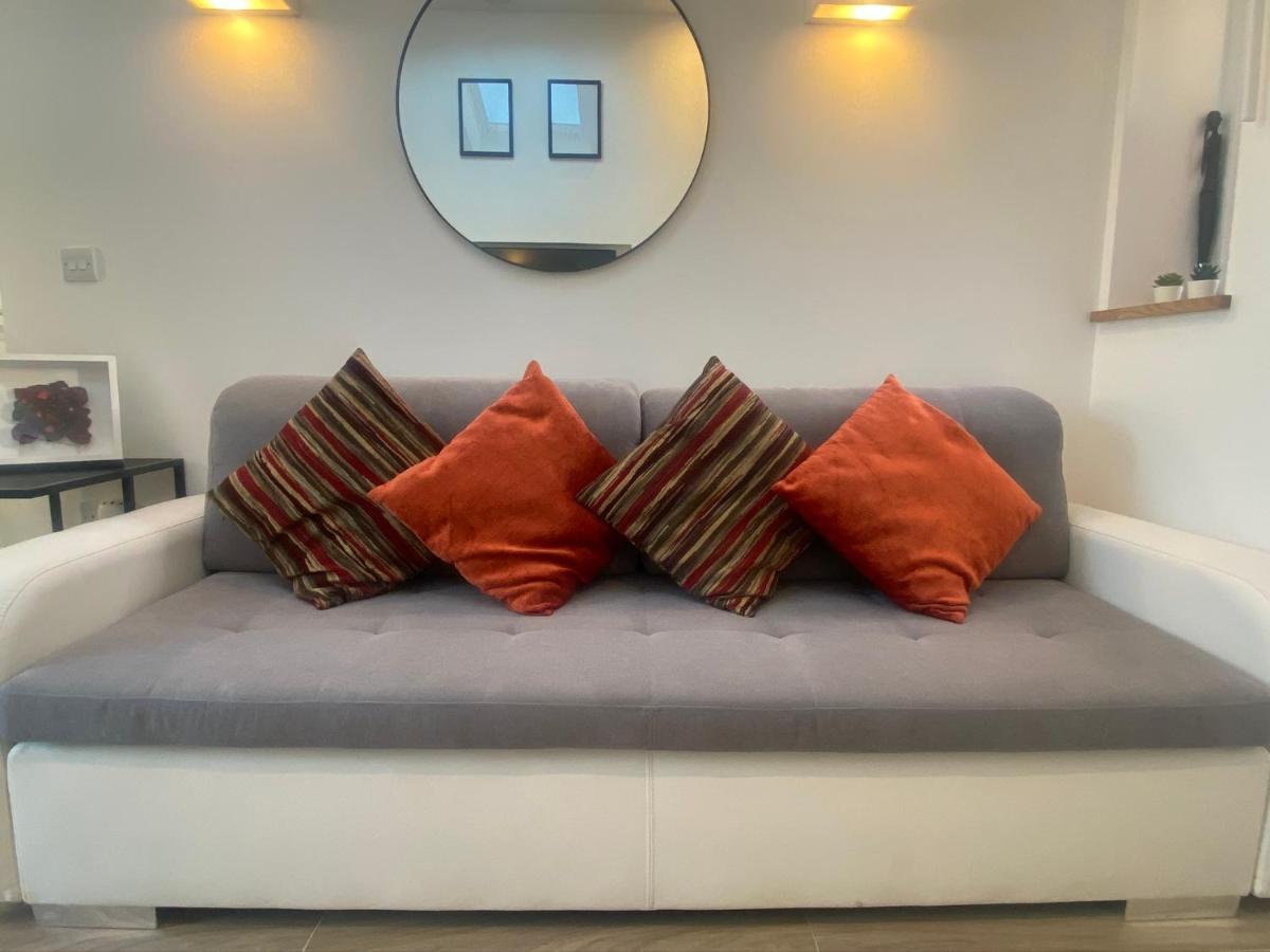 Lovely And Modern Studio Apartment. Borehamwood Ngoại thất bức ảnh