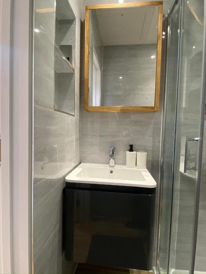 Lovely And Modern Studio Apartment. Borehamwood Ngoại thất bức ảnh