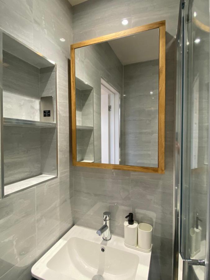 Lovely And Modern Studio Apartment. Borehamwood Ngoại thất bức ảnh