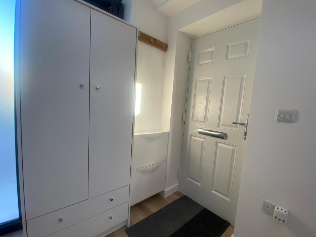 Lovely And Modern Studio Apartment. Borehamwood Ngoại thất bức ảnh