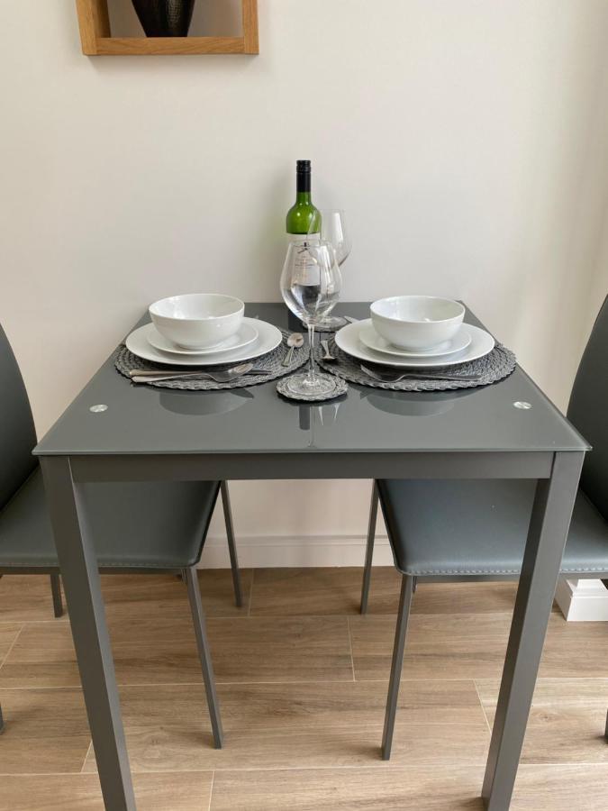 Lovely And Modern Studio Apartment. Borehamwood Ngoại thất bức ảnh