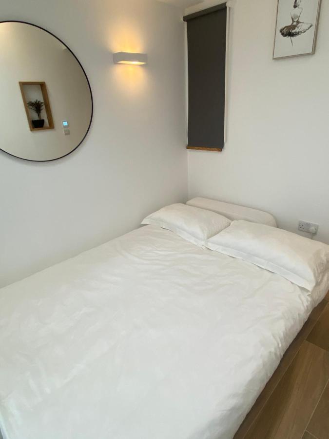 Lovely And Modern Studio Apartment. Borehamwood Ngoại thất bức ảnh