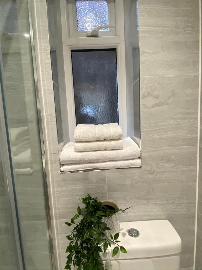 Lovely And Modern Studio Apartment. Borehamwood Ngoại thất bức ảnh